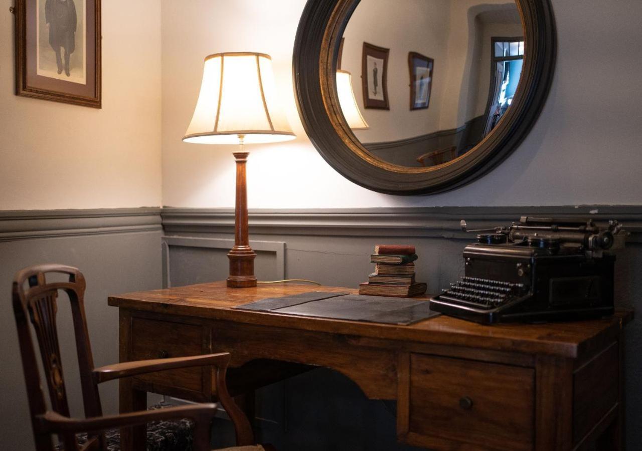The Bear, Cowbridge Hotell Eksteriør bilde