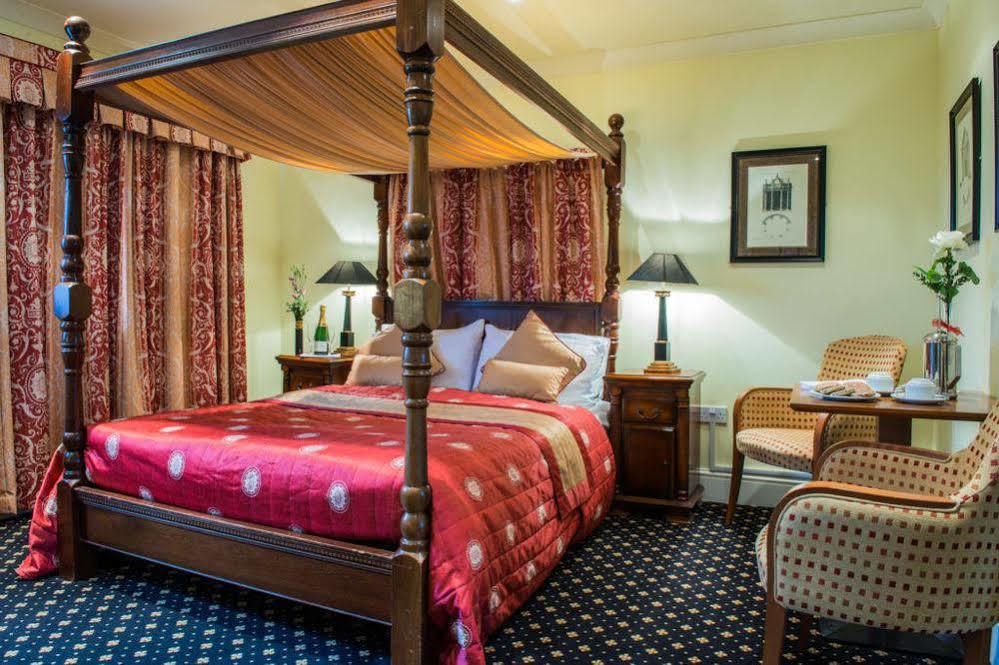 The Bear, Cowbridge Hotell Eksteriør bilde