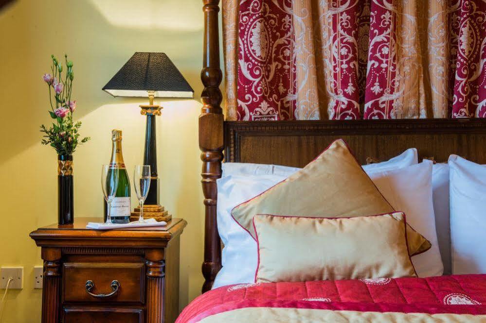 The Bear, Cowbridge Hotell Eksteriør bilde